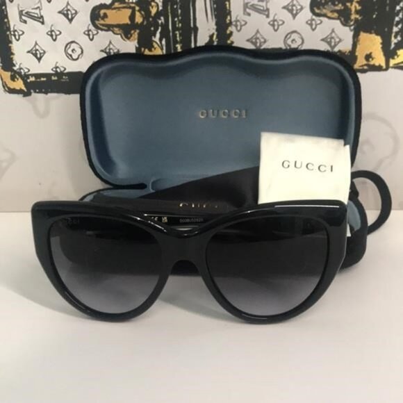 New Authentic Gucci GG0877S 001 Black Soft Cat-Eye Sunglasses Grey Gradient Lens - Picture 5 of 13